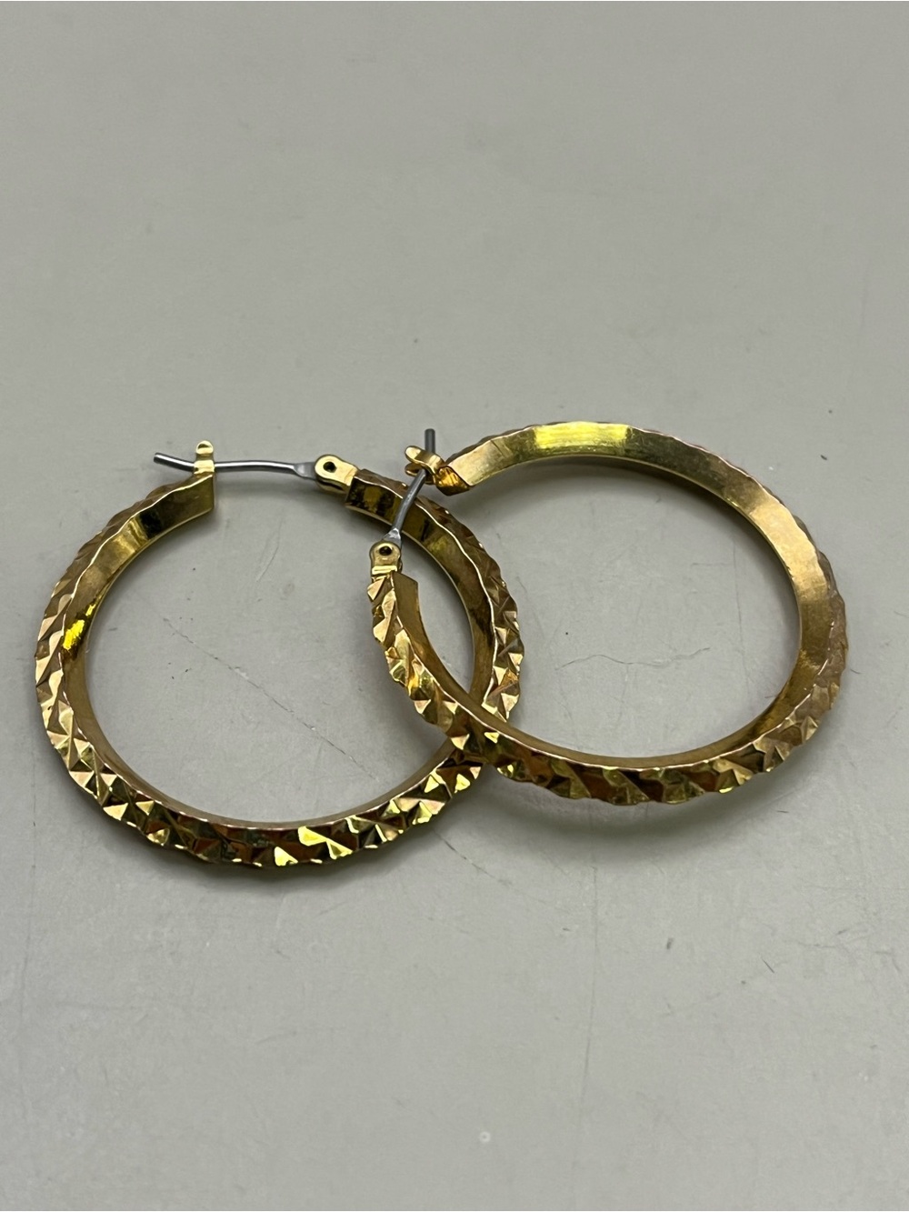 Vintage Gold Tone Diamond Cut Textured Hoop Earrings | Medium 1.25" Statement